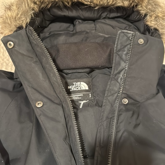 Women’s North Face Parka - Small - Picture 7 of 14